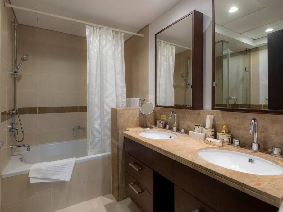 First Class 2Br With Full Burj Khalifa And Fountain View 두바이 외부 사진