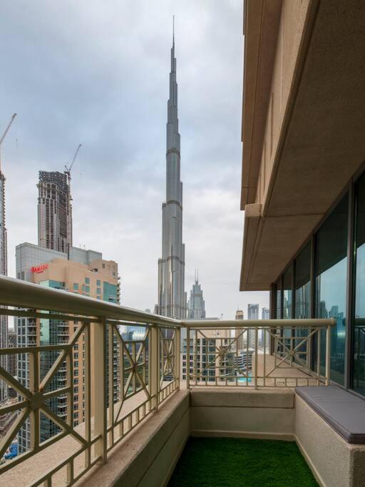 First Class 2Br With Full Burj Khalifa And Fountain View 두바이 외부 사진