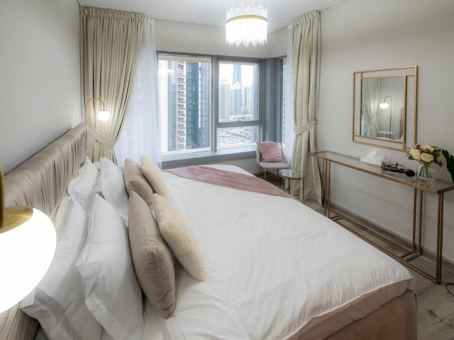 First Class 2Br With Full Burj Khalifa And Fountain View 두바이 외부 사진